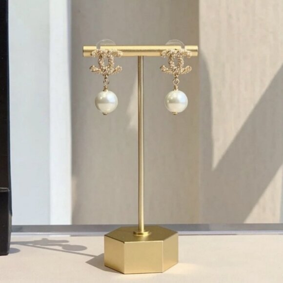 CHANEL Jewelry - ✅ Chanel twisted pearl earrings